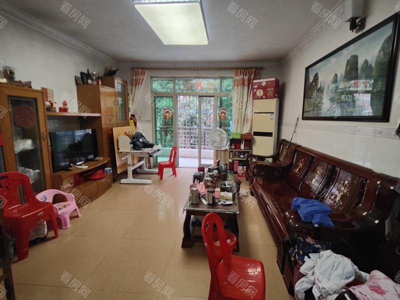 南方明珠花园B区 4室2厅 110.87㎡ 满五唯一_南方明珠花园B区二手房客厅图片1