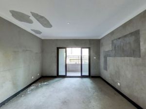 幸福里三期 满2年,业主诚心出售,看房方便 幸福里三期 满2年,业主诚心出售,看房方便赣州章贡区章江新区二手房图片